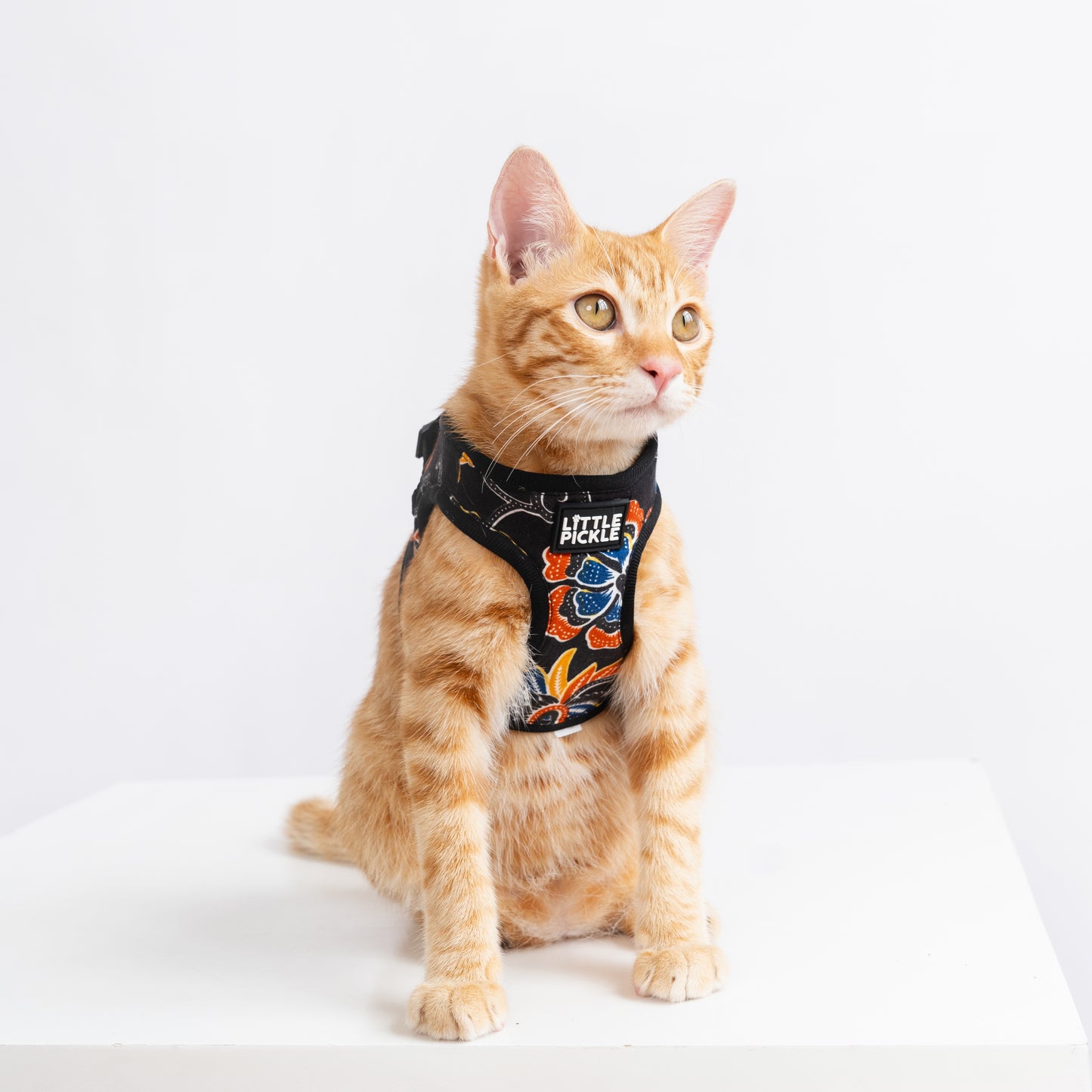 Step-In Harness in Seri Senja Black Batik