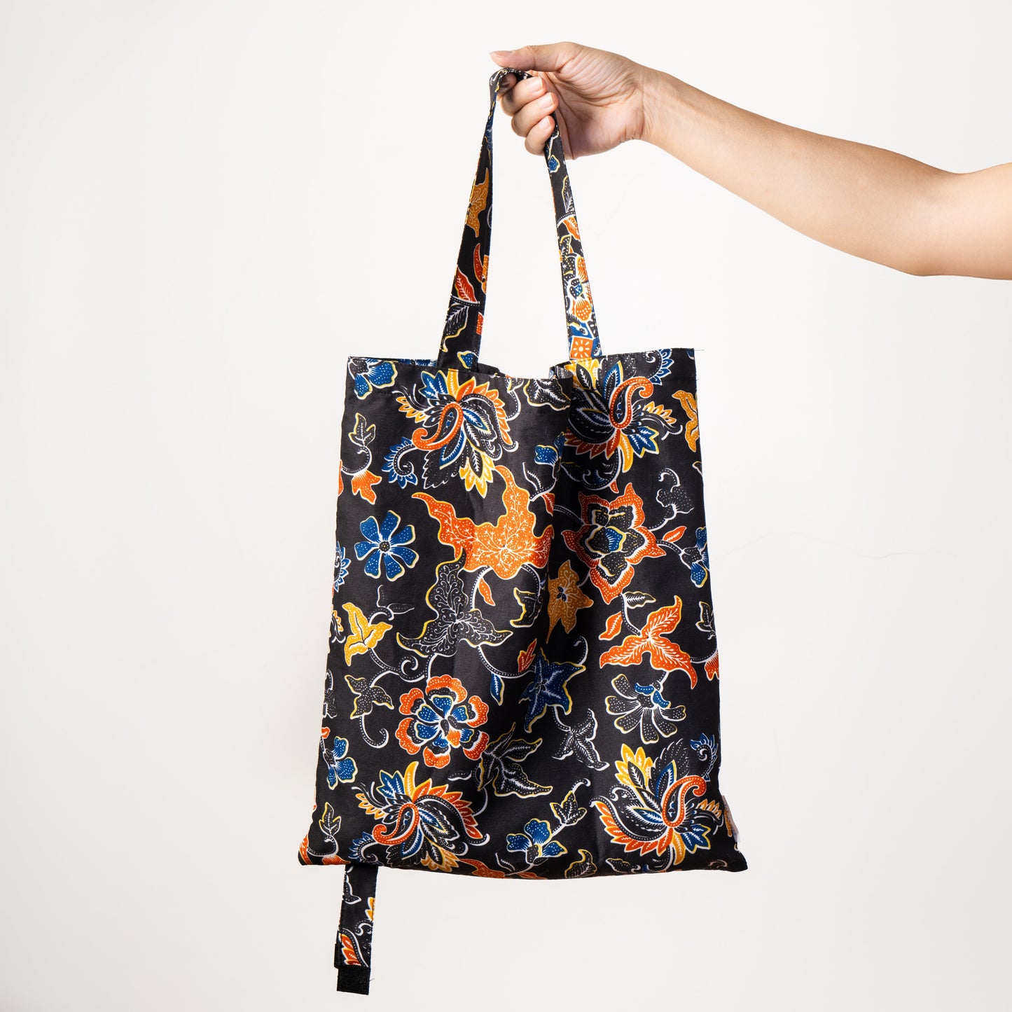 Step-In Harness in Seri Senja Black Batik