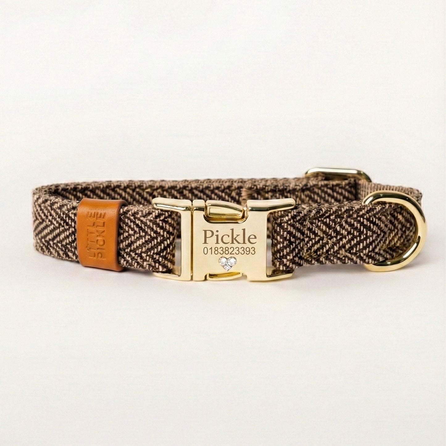 Dog collar with herringbone pattern, gold buckle, 'Pickle' engraving and crystal beads