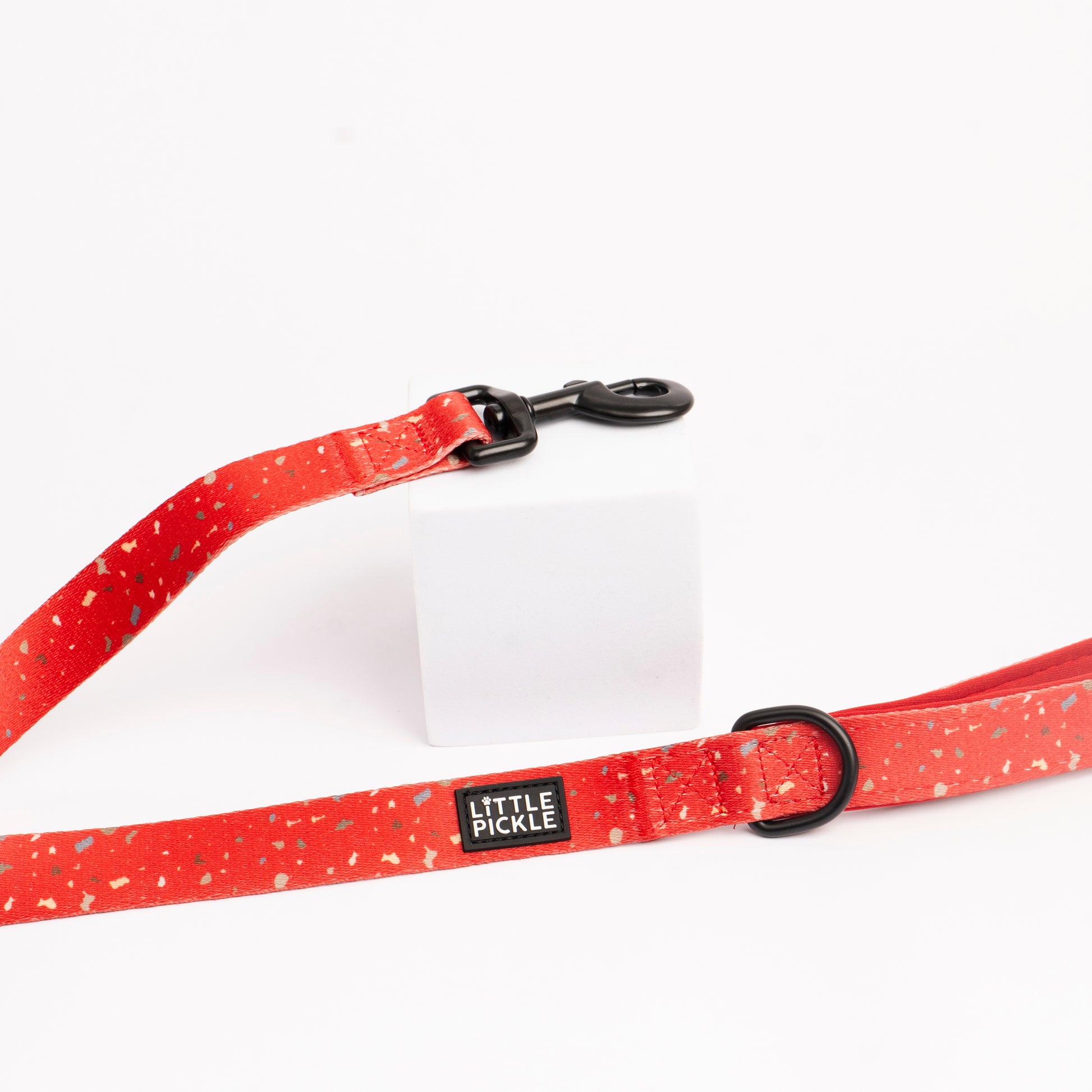 Classic Comfort Leash in Celebration Red Design - Little Pickle