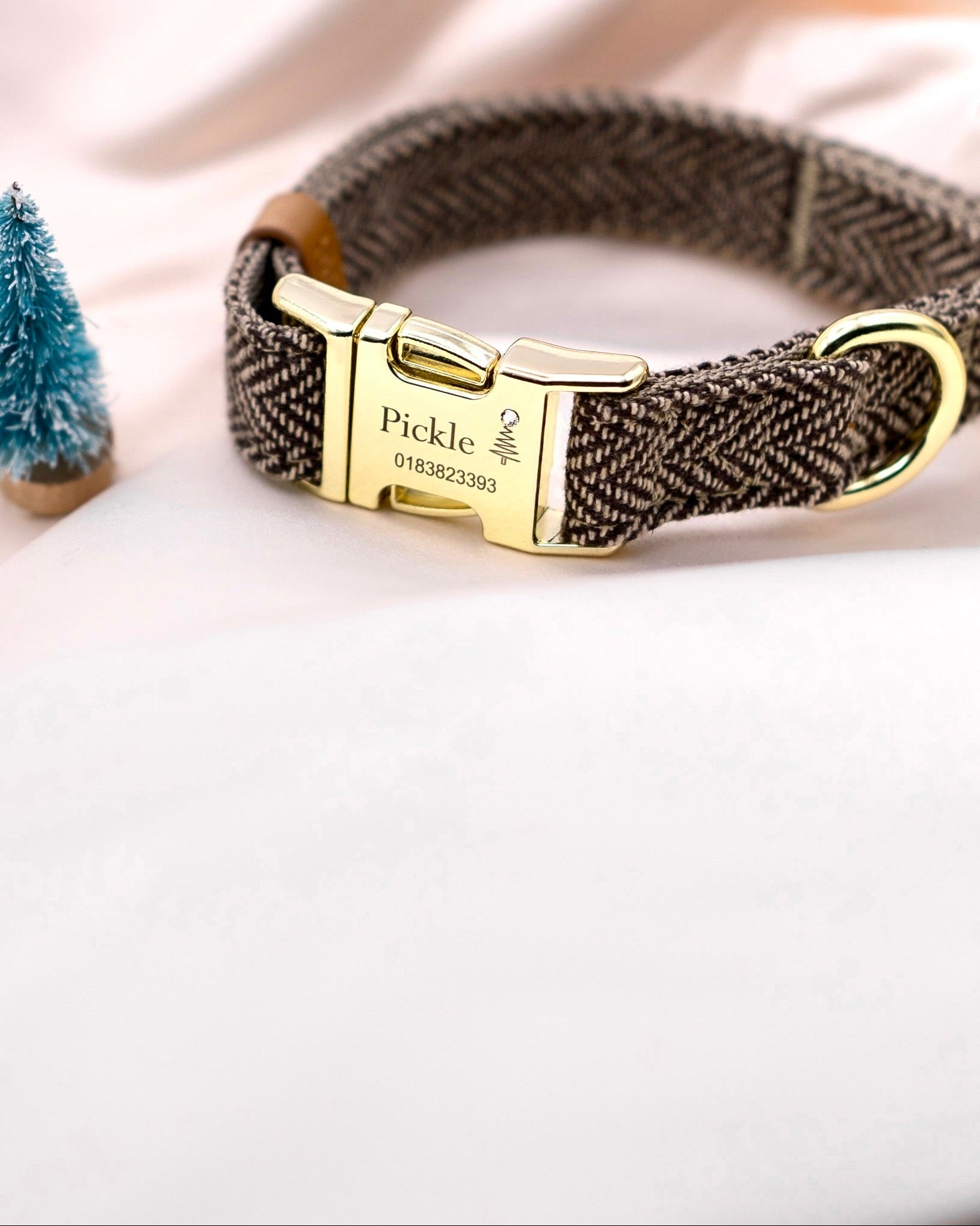 Brown herringbone tweed collar with engraving and a christmas tree crystal bead